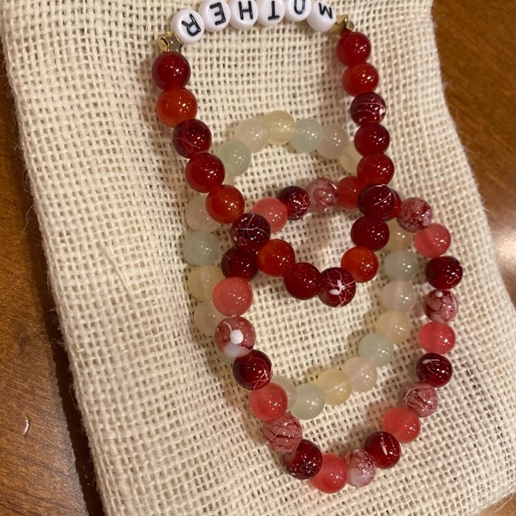 Brand new Mother beaded bracelet - Picture 3 of 5